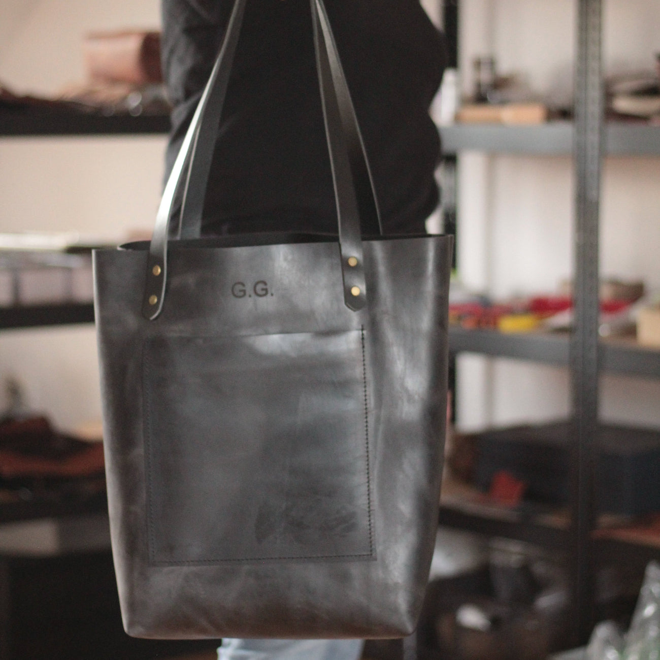 Duża skórzana torba tote handmade. Pojemna, elegancka i trwała – idealna do pracy i na co dzień.