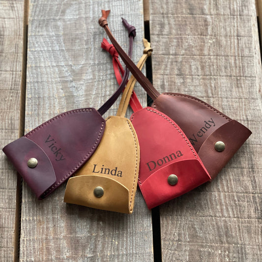 Skórzane etui na klucze z personalizowanym grawerem tekstu
