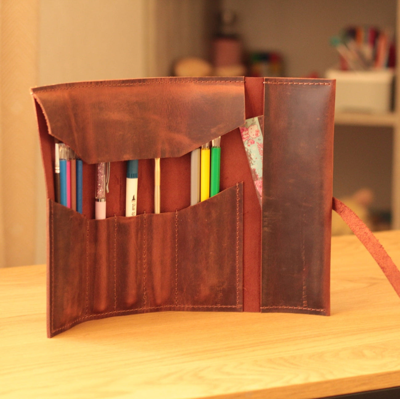 Skórzane etui na pędzle z wygrawerowanym imieniem „Anna” – wymiary 8x32 cm (3,15″x12,60″)
