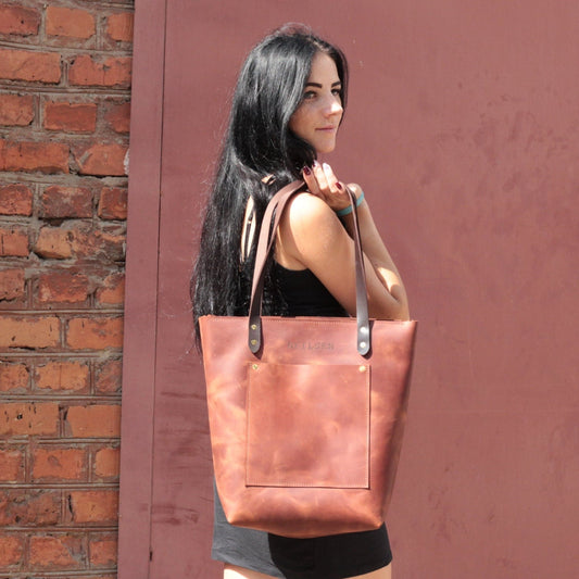 Duża skórzana torba tote – wymiary 41x37,6x13,5 cm (16,1″x14,8″x5,3″)