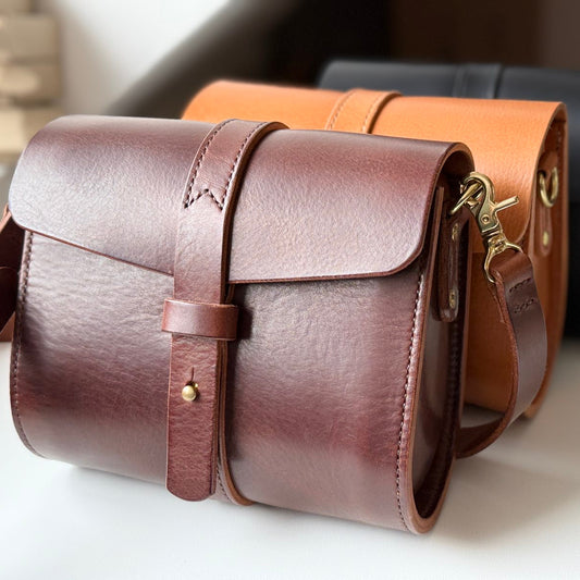 Ręcznie robiona skórzana torba na ramię – wymiary 20x19x10 cm (7,9″x7,5″x3,9″) – kolor kamel
